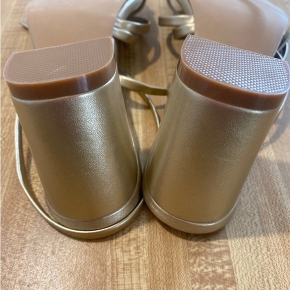 LACUONE Strappy Heels  Block Heels Square Toe Chunky Ankle Buckle NWOT size 7.5 - Picture 8 of 10